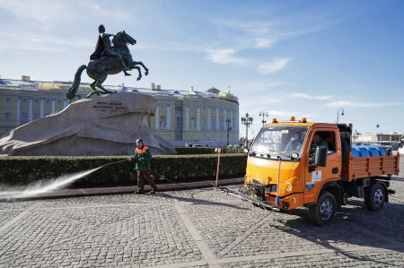 Петербург готовят к зиме: за месяц приведут в порядок 300 млн «квадратов»